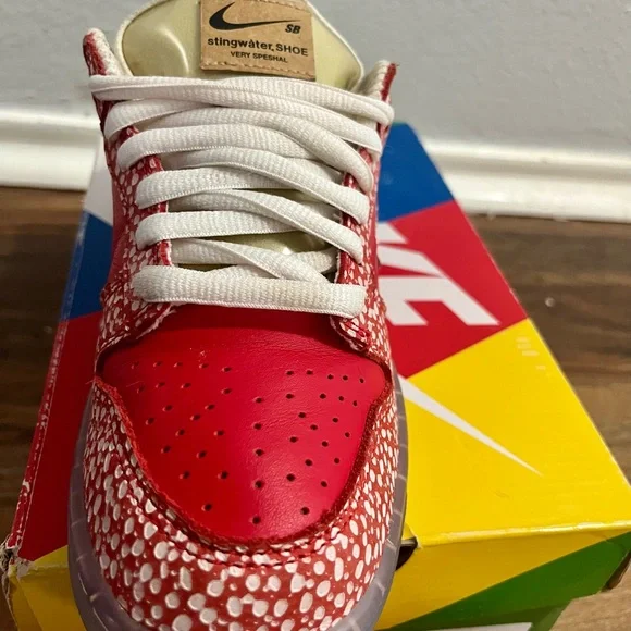 Nike stingwater dunksRed and White Patterned Sneakers Sz 4.5 men 6 women
